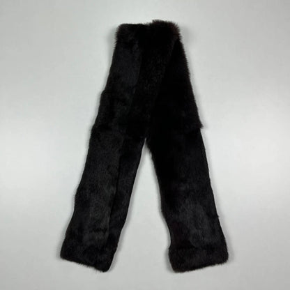 Cachecol preto em pelo